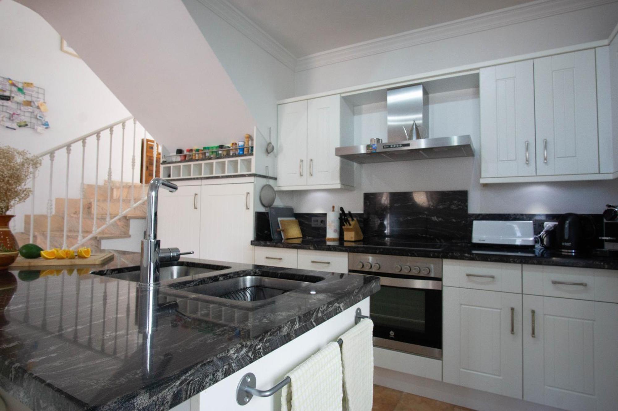 Private For 6 With Seaview, Pool & Terrace Villa *